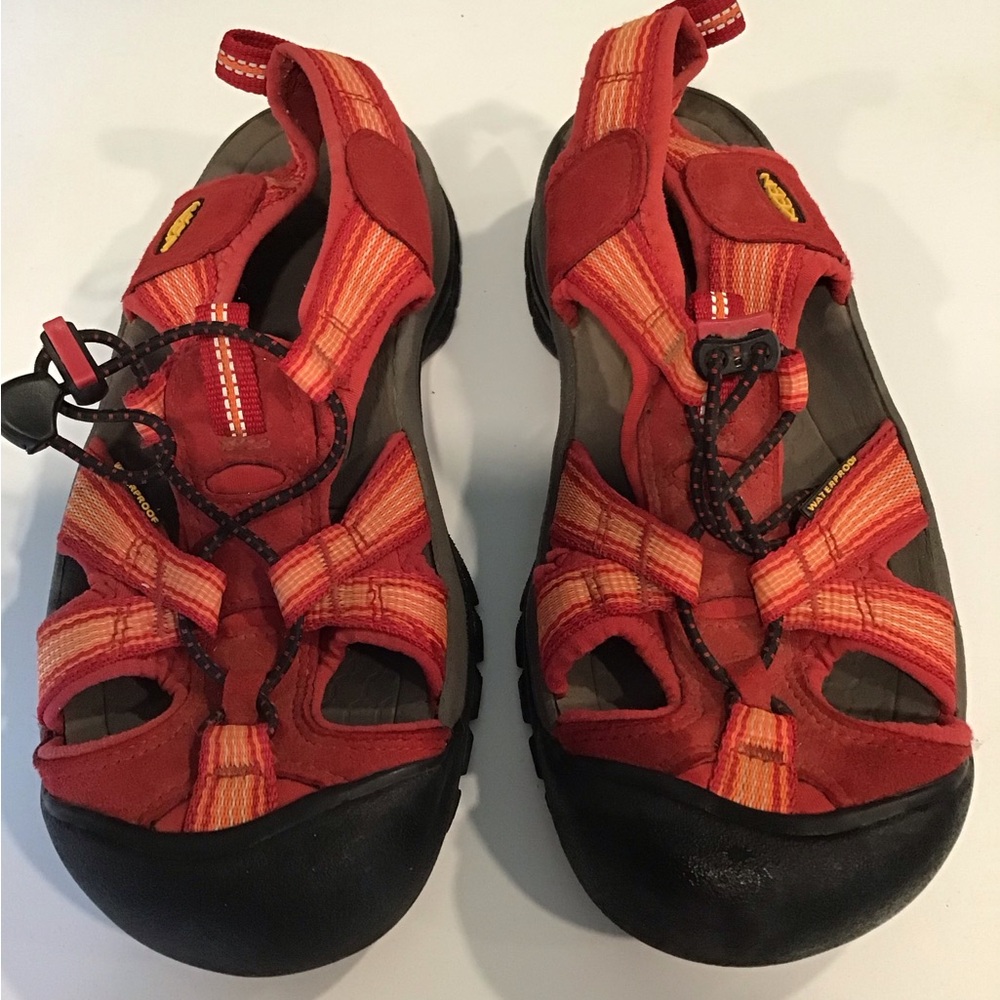 Keen Venice H2 Red, Orange and Hot Coral Sandals size 7.5